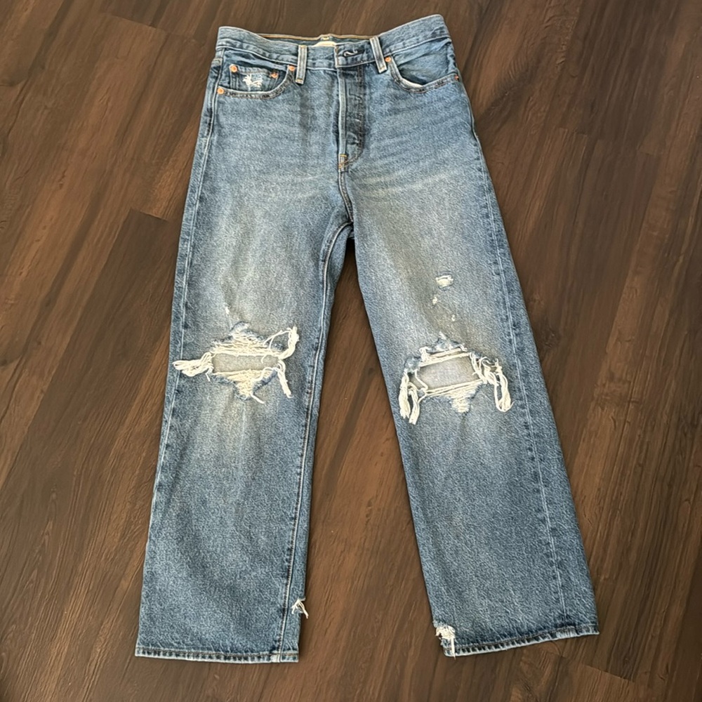 🚫SOLD🚫 Levi’s Ankle Ribcage Distressed Jeans